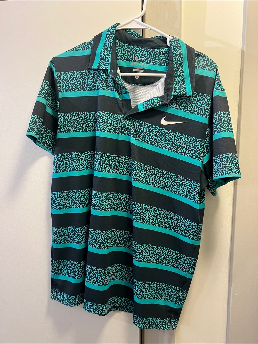 Nike Men’s Teal and Black Patterned Polo